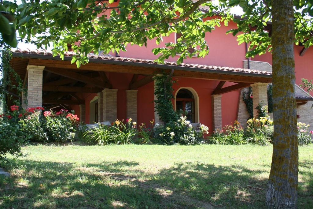 Agriturismo La Rosa Tea Villa Urbania Exterior photo