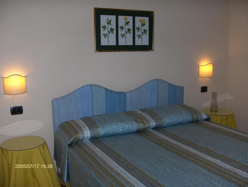 Agriturismo La Rosa Tea Villa Urbania Room photo