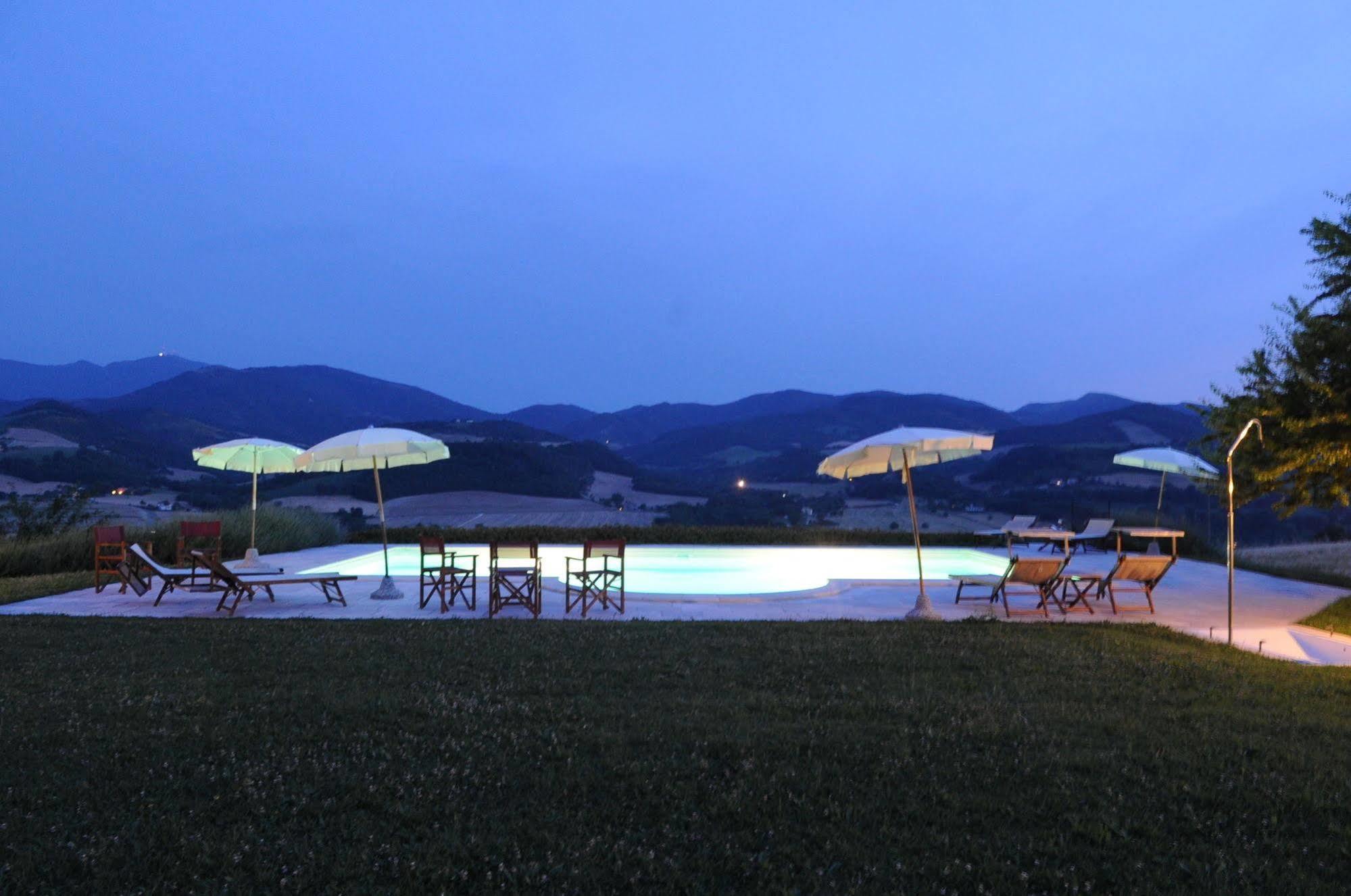 Agriturismo La Rosa Tea Villa Urbania Exterior photo